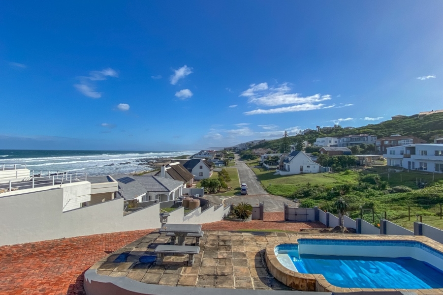 5 Bedroom Property for Sale in Beachview Eastern Cape